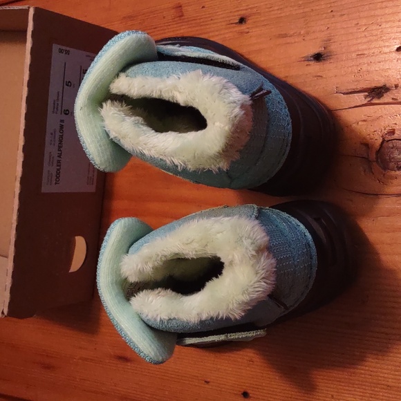New The North Face toddler alpenglow II wasabi/ patrina green snow boot sz 8 - Picture 4 of 8